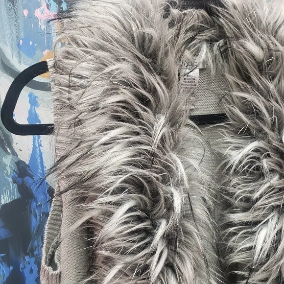 LaSeine Gray Sweater with Fluffy Faux Fur - Picture 3 of 6